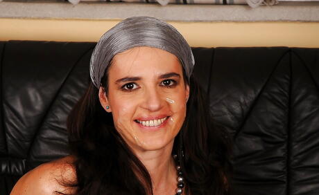 Hot brunette older Mariana drilled in her hairy pussy after good suck 